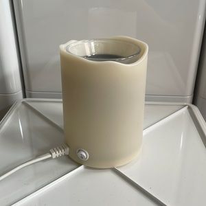 By the candlelight Scentsy electric warmer